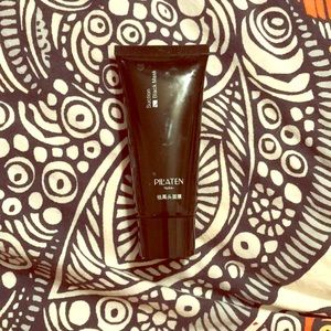 Pilates pore (black pore mask)